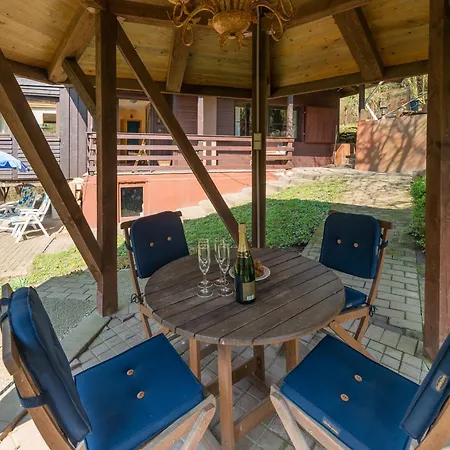 In With Garden בית נופש *