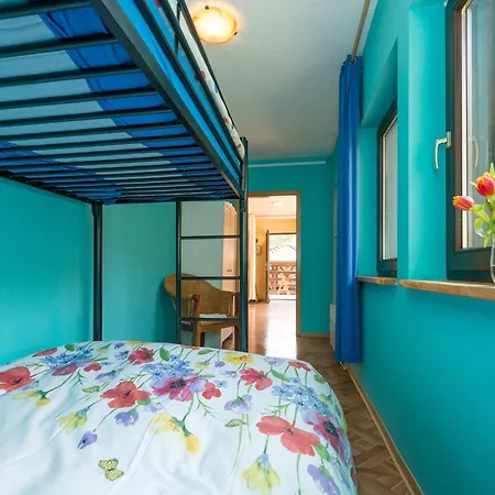 בית נופש In With Garden