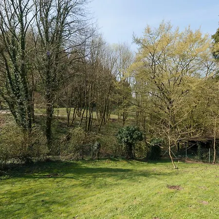 בית נופש In With Garden