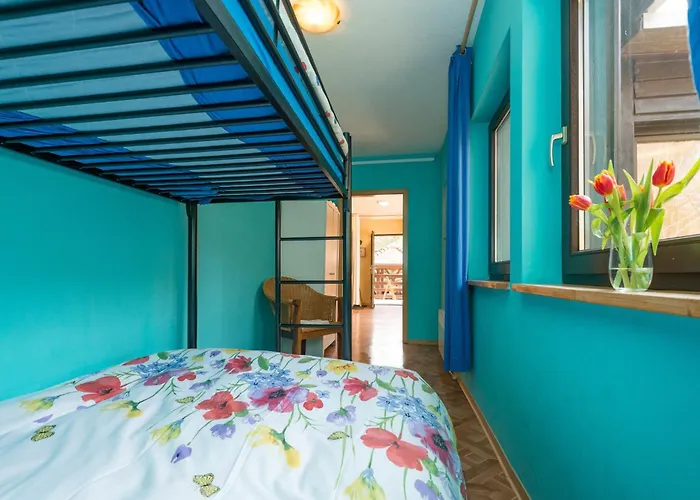 Дом отдыха In With Garden