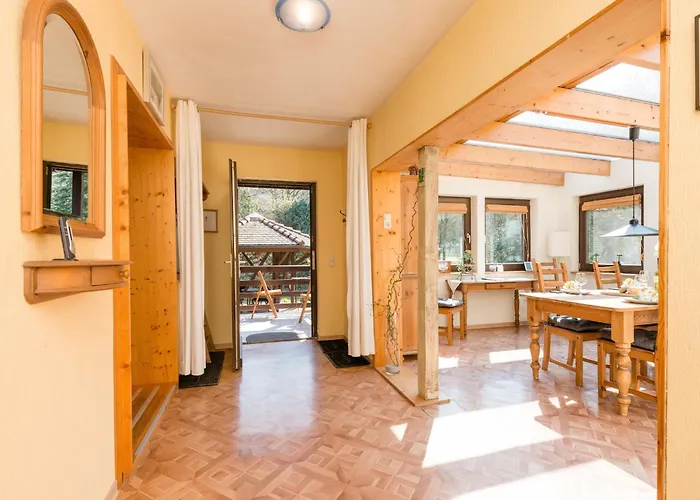 Дом отдыха In With Garden