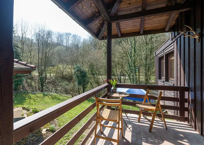 Дом отдыха In With Garden